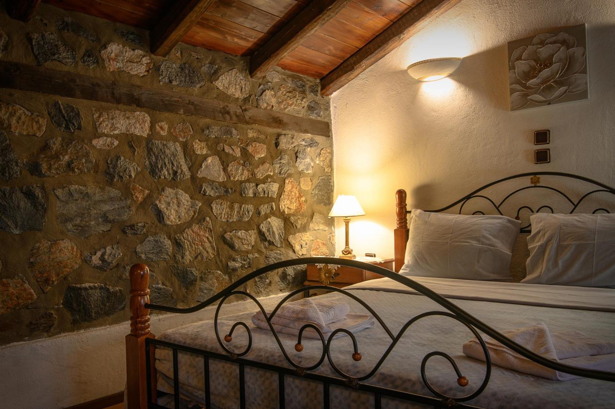 Metohi Inn Agios Athanasios  Luaran gambar