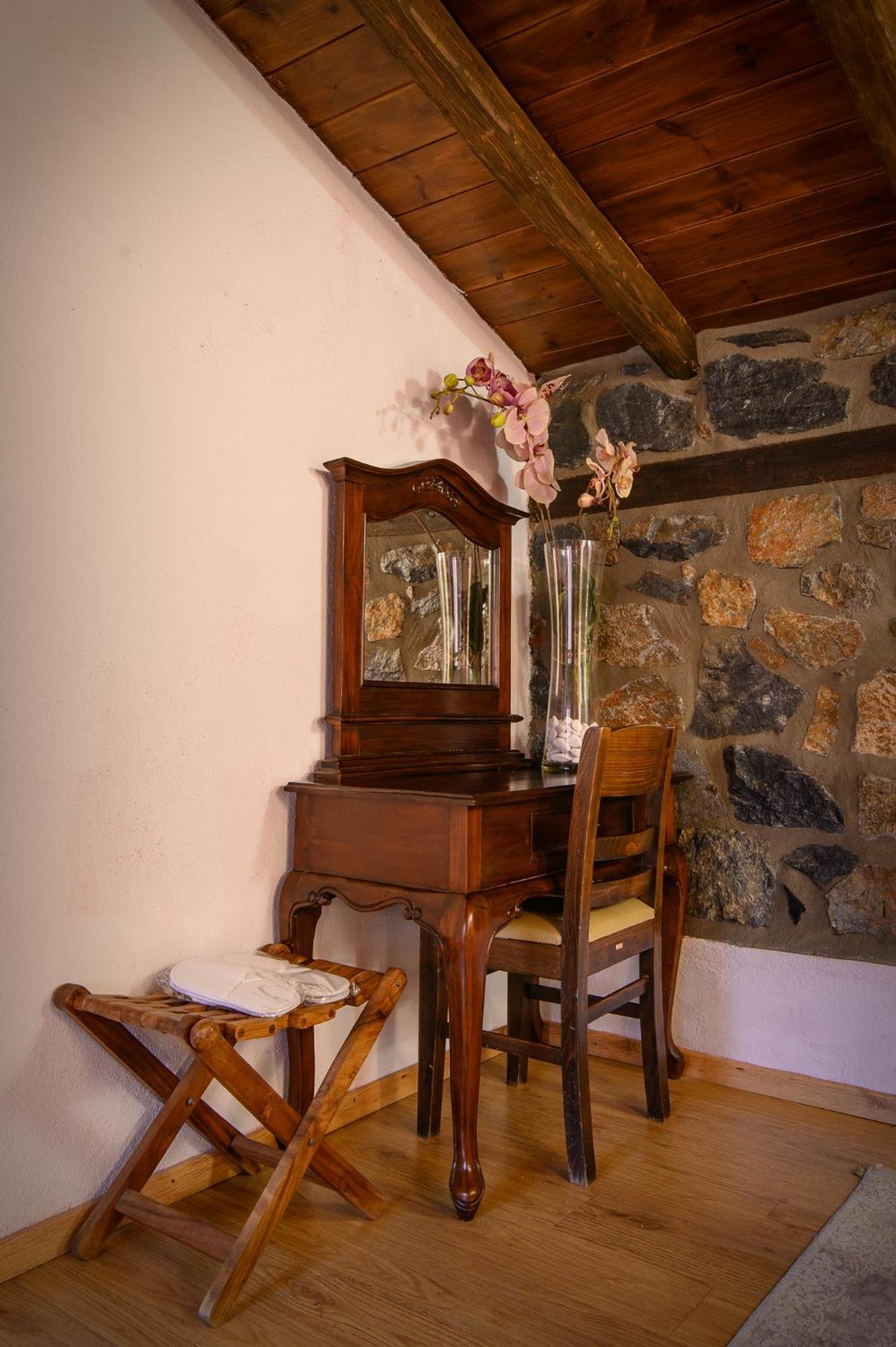Metohi Inn Agios Athanasios  Luaran gambar